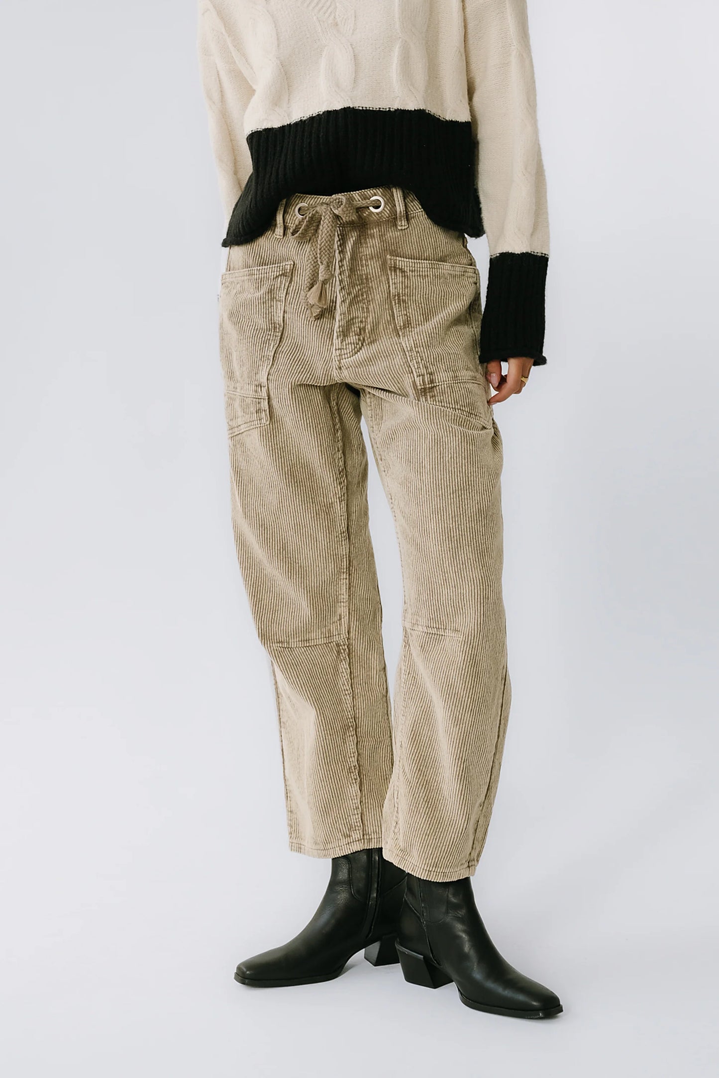 Dana Corduroy Barrel Pants in Olive