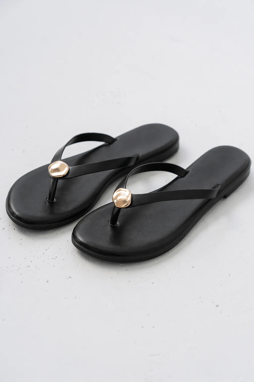Kellen Thong Sandal in Black