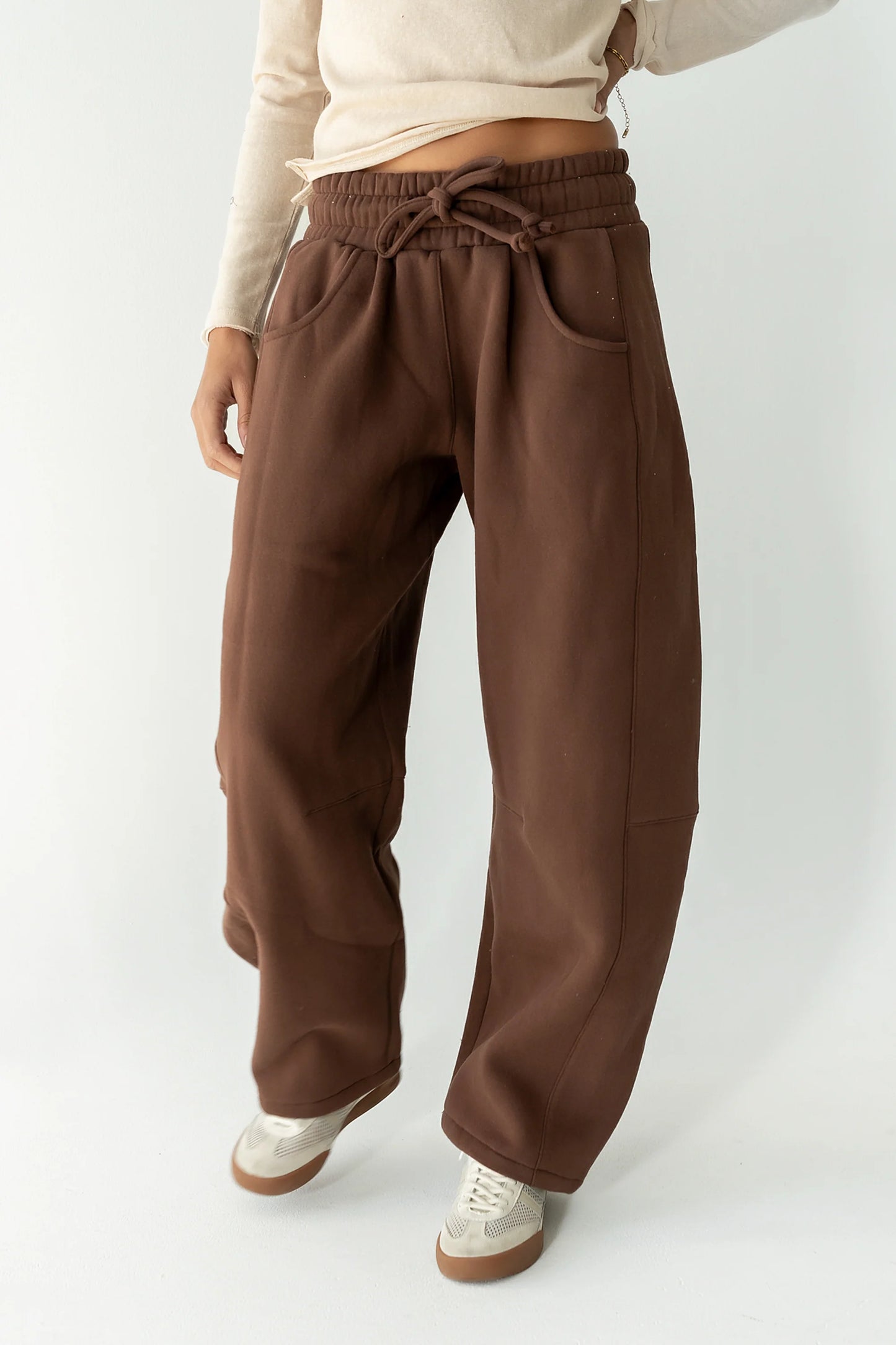 Maribel Barrel Sweatpants in Brown